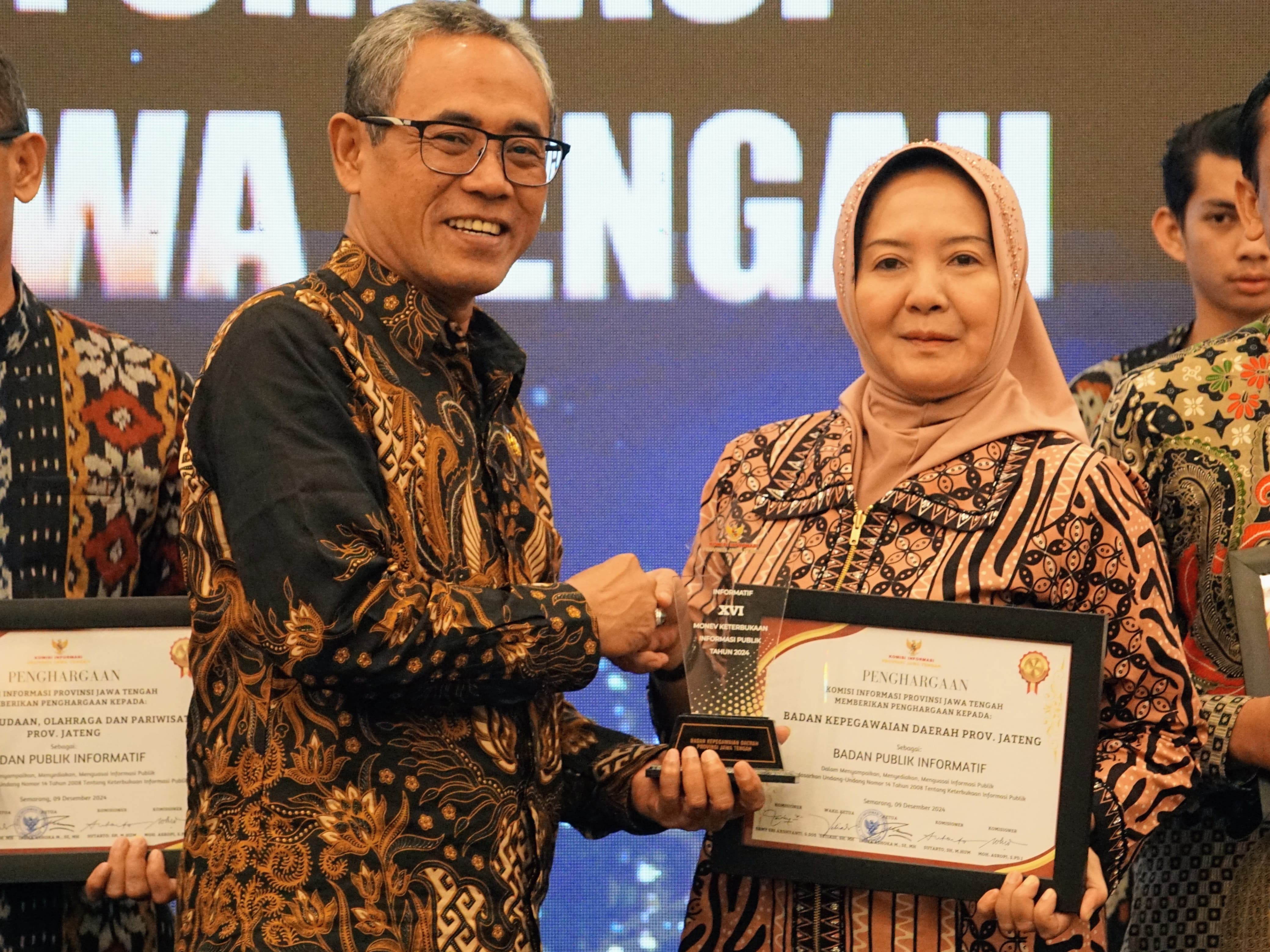 BKD Provinsi Jawa Tengah Berhasil Mempertahankan Predikat Informatif di Acara KIP Award 2024